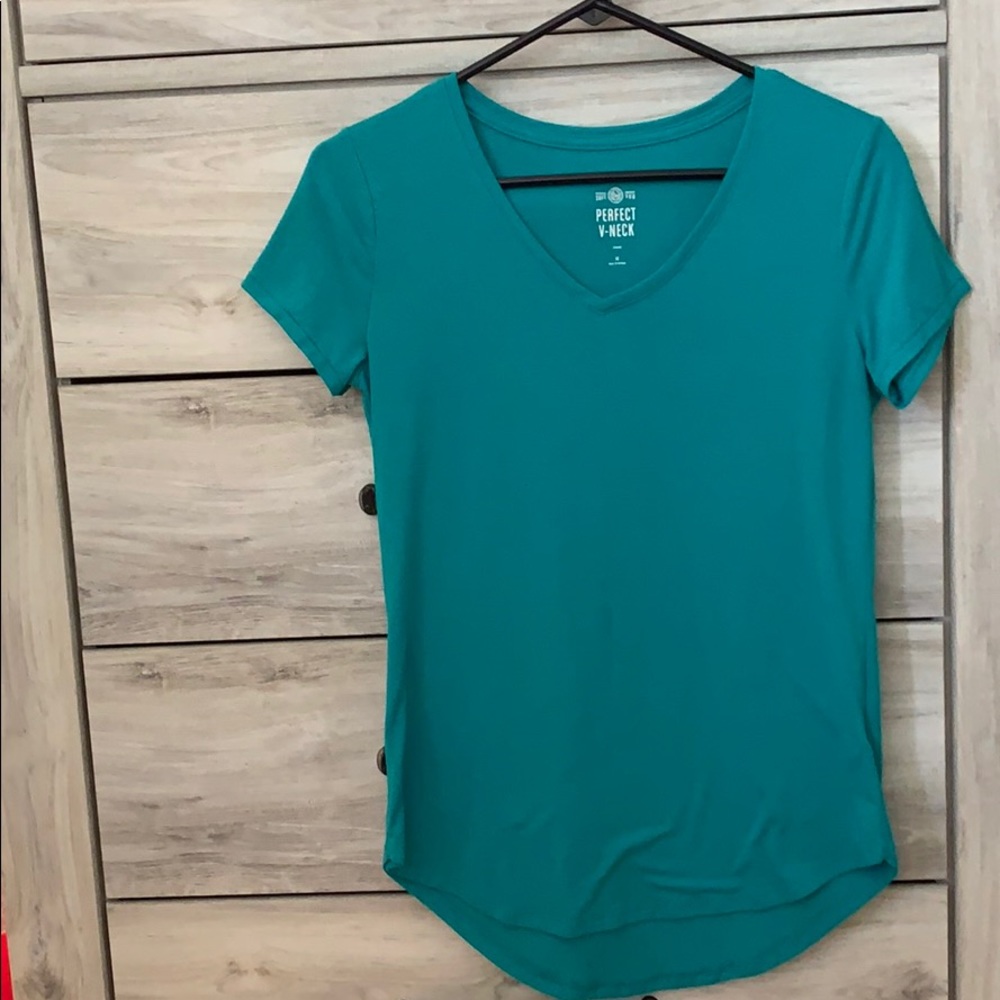 SO PERFECT V-NECK